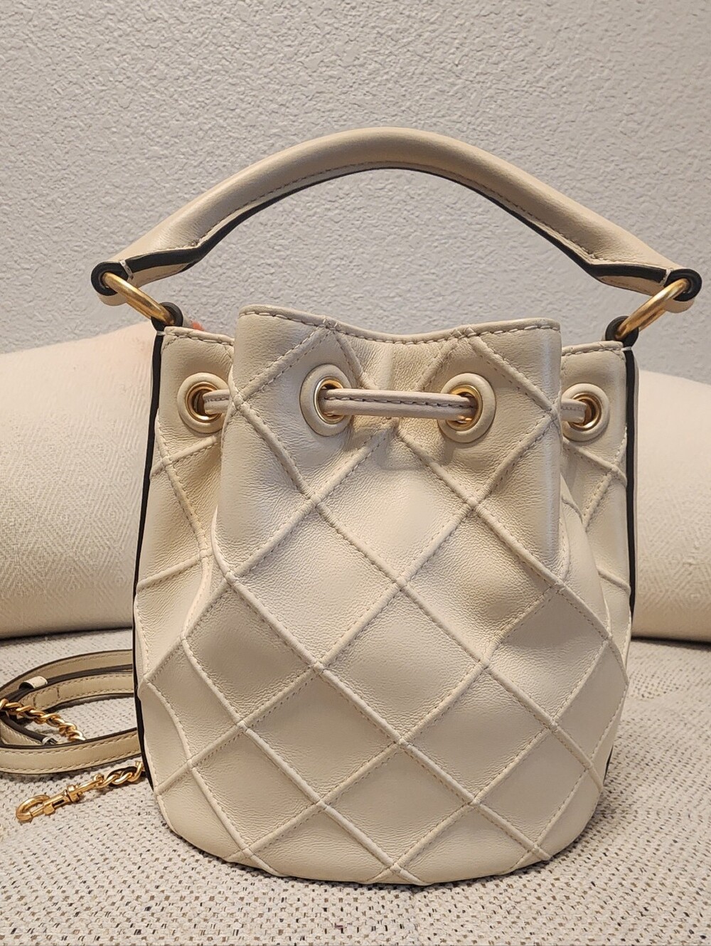 Tory Burch Cream Quilted Drawstring Bucket Bag - Gold Hardware - Picture 6 of 14